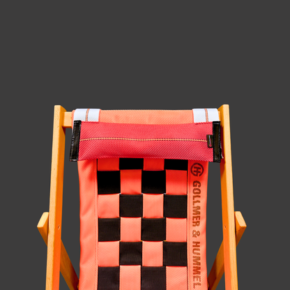 OSKAR Kopfstütze über Liegestuhl gelegt